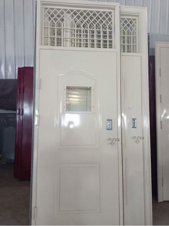 崇信学校教室门