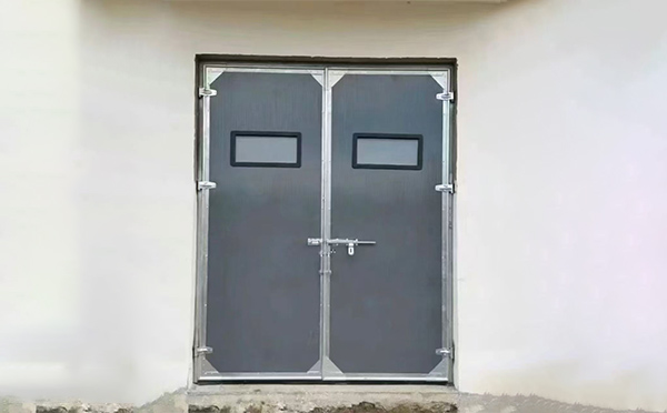 崇信工业门在高温作业区域的运行表现